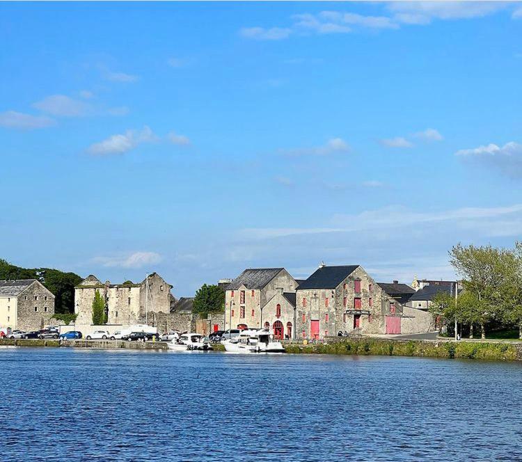Riverfront Apartments At The Blue Goat Ramelton Экстерьер фото
